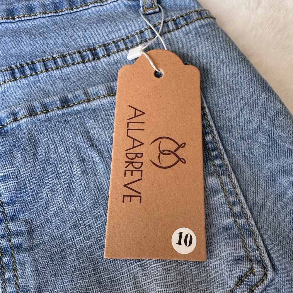 Allabreve Women's Cropped Blue Jeans Size 10 - Picture 2 of 6